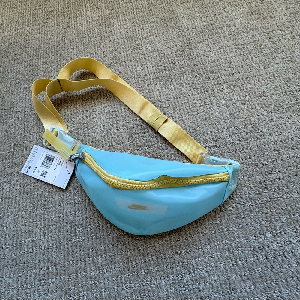 Nike Heritage belt bag NWT - Picture 4 of 7